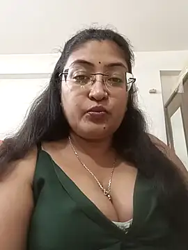 Snapshot of LAVERNIYA_ chatting on November 29, 2025, 12:49 pm LAVERNIYA online show from November 29, 2025, 12:49 pm