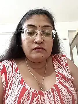 Snapshot of LAVERNIYA_ chatting on October 25, 2025, 11:09 am LAVERNIYA online show from October 25, 2025, 11:09 am