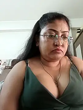 Snapshot of LAVERNIYA_ chatting on September 13, 2025, 5:07 am LAVERNIYA online show from September 13, 2025, 5:07 am