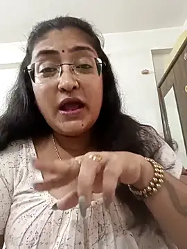 Snapshot of LAVERNIYA_ chatting on October 31, 2025, 10:01 am LAVERNIYA online show from October 31, 2025, 10:01 am