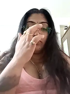 Snapshot of LAVERNIYA_ chatting on September 12, 2025, 11:10 am LAVERNIYA online show from September 12, 2025, 11:10 am