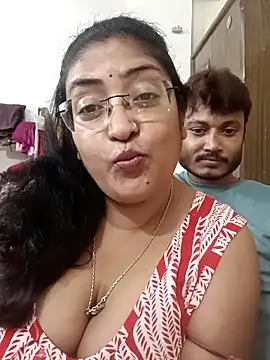 Snapshot of LAVERNIYA_ chatting on November 4, 2025, 5:50 pm LAVERNIYA online show from November 4, 2025, 5:50 pm