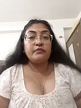 Snapshot of LAVERNIYA_ chatting on November 17, 2025, 12:20 pm LAVERNIYA online show from November 17, 2025, 12:20 pm