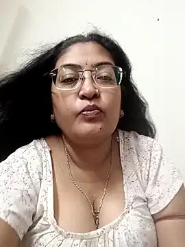 Snapshot of LAVERNIYA_ chatting on September 19, 2025, 3:32 am LAVERNIYA online show from September 19, 2025, 3:32 am