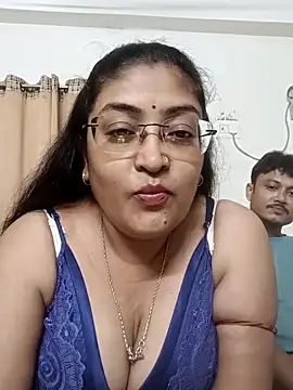 Snapshot of LAVERNIYA_ chatting on September 19, 2025, 7:18 pm LAVERNIYA online show from September 19, 2025, 7:18 pm