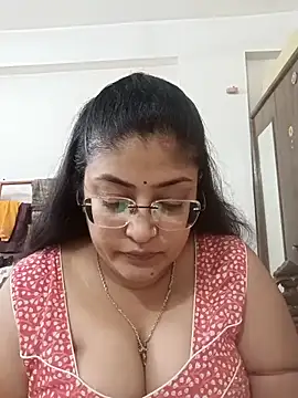 Snapshot of LAVERNIYA_ chatting on October 29, 2025, 6:34 am LAVERNIYA online show from October 29, 2025, 6:34 am