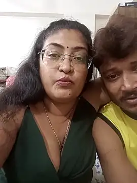 Snapshot of LAVERNIYA_ chatting on October 29, 2025, 7:35 pm LAVERNIYA online show from October 29, 2025, 7:35 pm