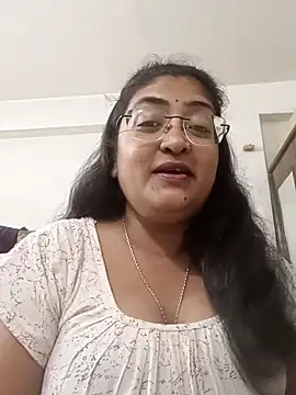 Snapshot of LAVERNIYA_ chatting on November 3, 2025, 2:31 pm LAVERNIYA online show from November 3, 2025, 2:31 pm