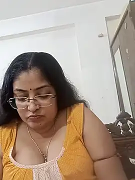 Snapshot of LAVERNIYA_ chatting on October 18, 2025, 12:07 pm LAVERNIYA online show from October 18, 2025, 12:07 pm