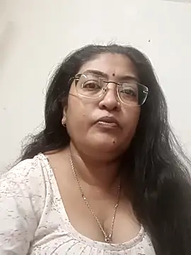 Snapshot of LAVERNIYA_ chatting on October 15, 2025, 6:33 am LAVERNIYA online show from October 15, 2025, 6:33 am