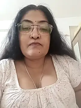 Snapshot of LAVERNIYA_ chatting on November 7, 2025, 11:15 am LAVERNIYA online show from November 7, 2025, 11:15 am