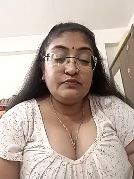 Snapshot of LAVERNIYA_ chatting on October 14, 2025, 12:39 pm LAVERNIYA online show from October 14, 2025, 12:39 pm