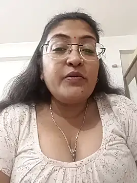 Snapshot of LAVERNIYA_ chatting on November 14, 2025, 11:36 am LAVERNIYA online show from November 14, 2025, 11:36 am