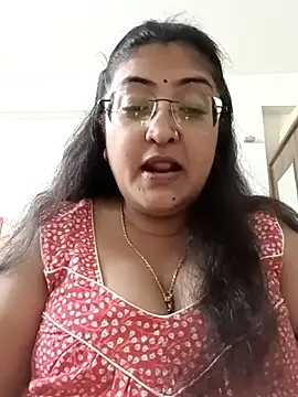 Snapshot of LAVERNIYA_ chatting on September 17, 2025, 3:47 pm LAVERNIYA online show from September 17, 2025, 3:47 pm