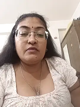 Snapshot of LAVERNIYA_ chatting on October 16, 2025, 12:35 pm LAVERNIYA online show from October 16, 2025, 12:35 pm