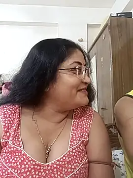 Snapshot of LAVERNIYA_ chatting on October 28, 2025, 10:14 am LAVERNIYA online show from October 28, 2025, 10:14 am