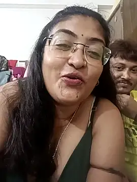 Snapshot of LAVERNIYA_ chatting on October 10, 2025, 10:49 am LAVERNIYA online show from October 10, 2025, 10:49 am