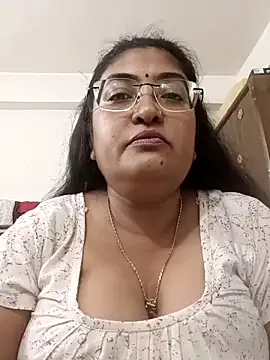 Snapshot of LAVERNIYA_ chatting on October 9, 2025, 11:44 am LAVERNIYA online show from October 9, 2025, 11:44 am