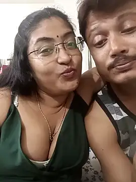 Snapshot of LAVERNIYA_ chatting on October 15, 2025, 6:38 pm LAVERNIYA online show from October 15, 2025, 6:38 pm