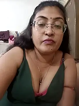 Snapshot of LAVERNIYA_ chatting on October 26, 2025, 8:53 pm LAVERNIYA online show from October 26, 2025, 8:53 pm