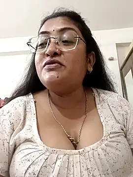 Snapshot of LAVERNIYA_ chatting on September 26, 2025, 5:09 pm LAVERNIYA online show from September 26, 2025, 5:09 pm