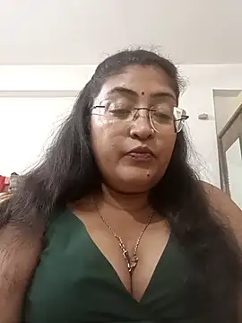 Snapshot of LAVERNIYA_ chatting on November 2, 2025, 7:08 pm LAVERNIYA online show from November 2, 2025, 7:08 pm