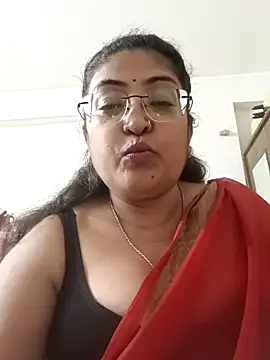 Snapshot of LAVERNIYA_ chatting on September 11, 2025, 6:52 pm LAVERNIYA online show from September 11, 2025, 6:52 pm