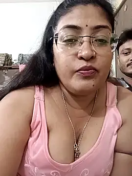 Snapshot of LAVERNIYA_ chatting on September 25, 2025, 8:59 pm LAVERNIYA online show from September 25, 2025, 8:59 pm