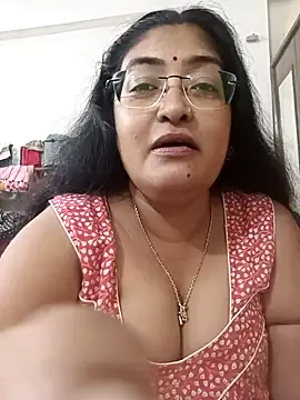 Snapshot of LAVERNIYA_ chatting on October 17, 2025, 8:28 am LAVERNIYA online show from October 17, 2025, 8:28 am