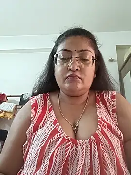 Snapshot of LAVERNIYA_ chatting on October 26, 2025, 3:40 am LAVERNIYA online show from October 26, 2025, 3:40 am