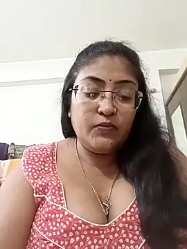 Snapshot of LAVERNIYA_ chatting on November 5, 2025, 12:41 pm LAVERNIYA online show from November 5, 2025, 12:41 pm