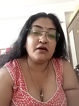 Snapshot of LAVERNIYA_ chatting on September 24, 2025, 12:33 pm LAVERNIYA online show from September 24, 2025, 12:33 pm