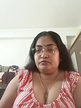 Snapshot of LAVERNIYA_ chatting on November 10, 2025, 9:03 am LAVERNIYA online show from November 10, 2025, 9:03 am