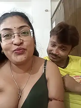 Snapshot of LAVERNIYA_ chatting on November 16, 2025, 7:29 pm LAVERNIYA online show from November 16, 2025, 7:29 pm