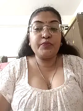 Snapshot of LAVERNIYA_ chatting on September 9, 2025, 12:36 pm LAVERNIYA online show from September 9, 2025, 12:36 pm