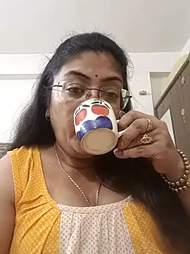 Snapshot of LAVERNIYA_ chatting on November 13, 2025, 1:15 pm LAVERNIYA online show from November 13, 2025, 1:15 pm