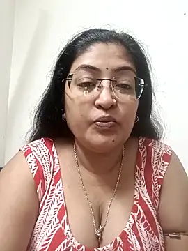 Snapshot of LAVERNIYA_ chatting on November 16, 2025, 5:34 am LAVERNIYA online show from November 16, 2025, 5:34 am