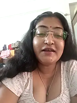 Snapshot of LAVERNIYA_ chatting on October 12, 2025, 9:43 am LAVERNIYA online show from October 12, 2025, 9:43 am