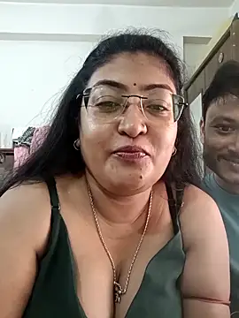 Snapshot of LAVERNIYA_ chatting on September 25, 2025, 5:46 am LAVERNIYA online show from September 25, 2025, 5:46 am