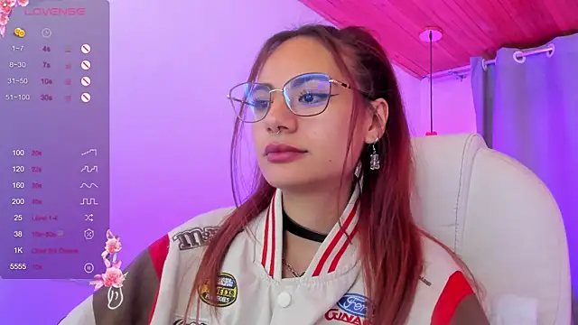 sophiecherry  online show from March 14, 2025, 12:51 pm