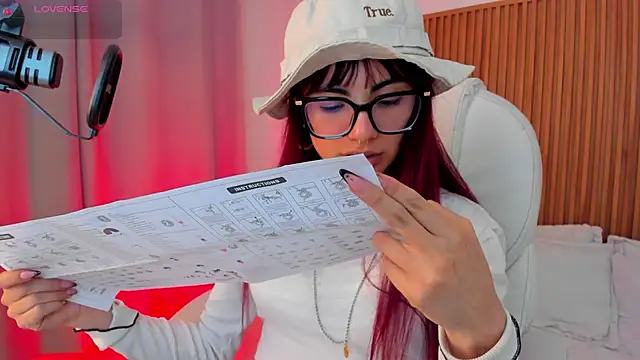 sophiecherry  online show from November 12, 2025, 2:26 am