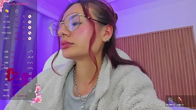 sophiecherry  online show from March 10, 2025, 9:23 am