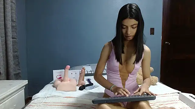 Snapshot of LiaOrtiz69 chatting on December 7, 2024, 12:14 am LiaOrtiz69 online show from December 7, 2024, 12:14 am