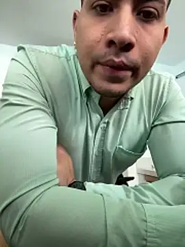 Snapshot of Juanes432 chatting on February 17, 2026, 7:33 pm Juanes432 online show from February 17, 2026, 7:33 pm