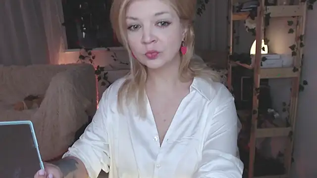 Snapshot of Brience chatting on March 20, 2025, 3:23 am Brience online show from March 20, 2025, 3:23 am