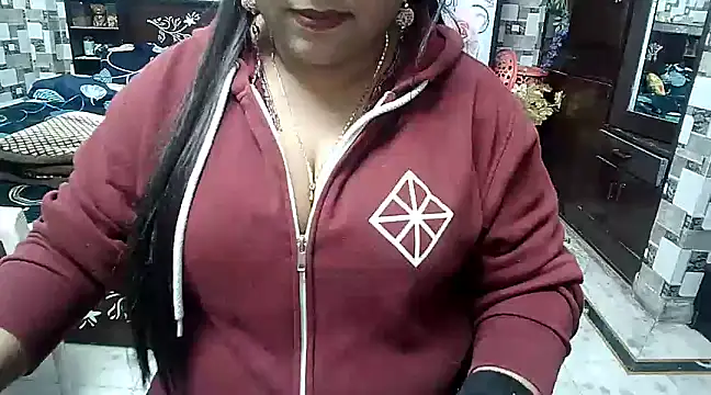 kiranpreet85 online show from January 20, 2025, 5:06 pm