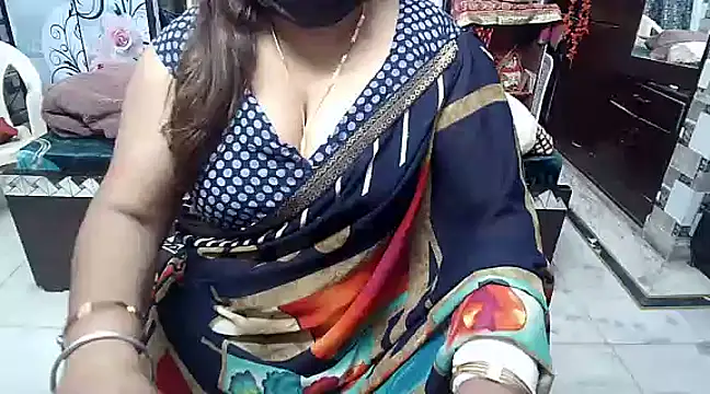 kiranpreet85 online show from December 23, 2024, 12:19 pm