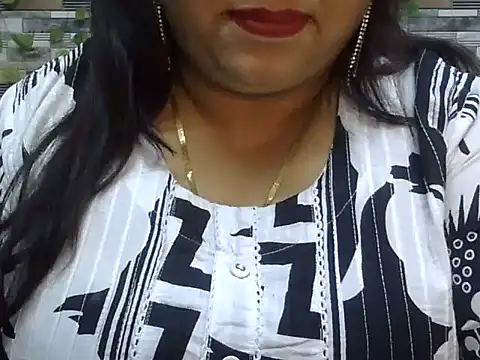 kiranpreet85 online show from January 6, 2026, 2:32 pm