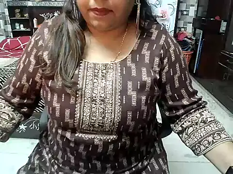 kiranpreet85 online show from March 17, 2025, 2:01 pm