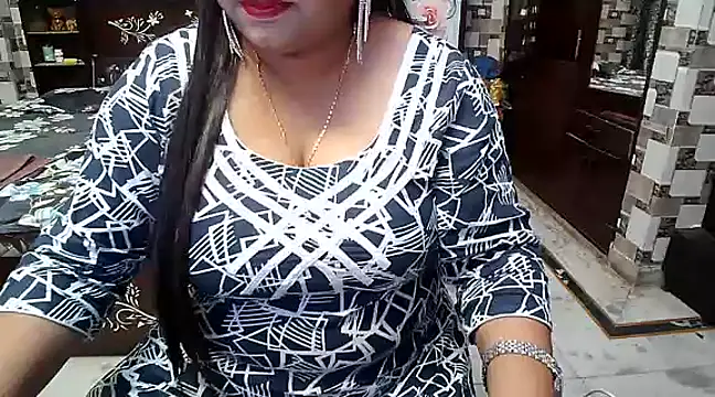 kiranpreet85 online show from January 30, 2025, 2:25 pm